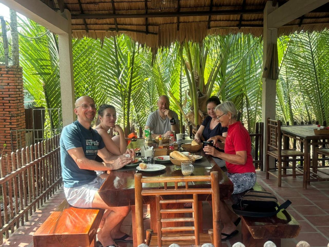 Homestay Bentre Coco Lodge Ben Tre Exterior foto